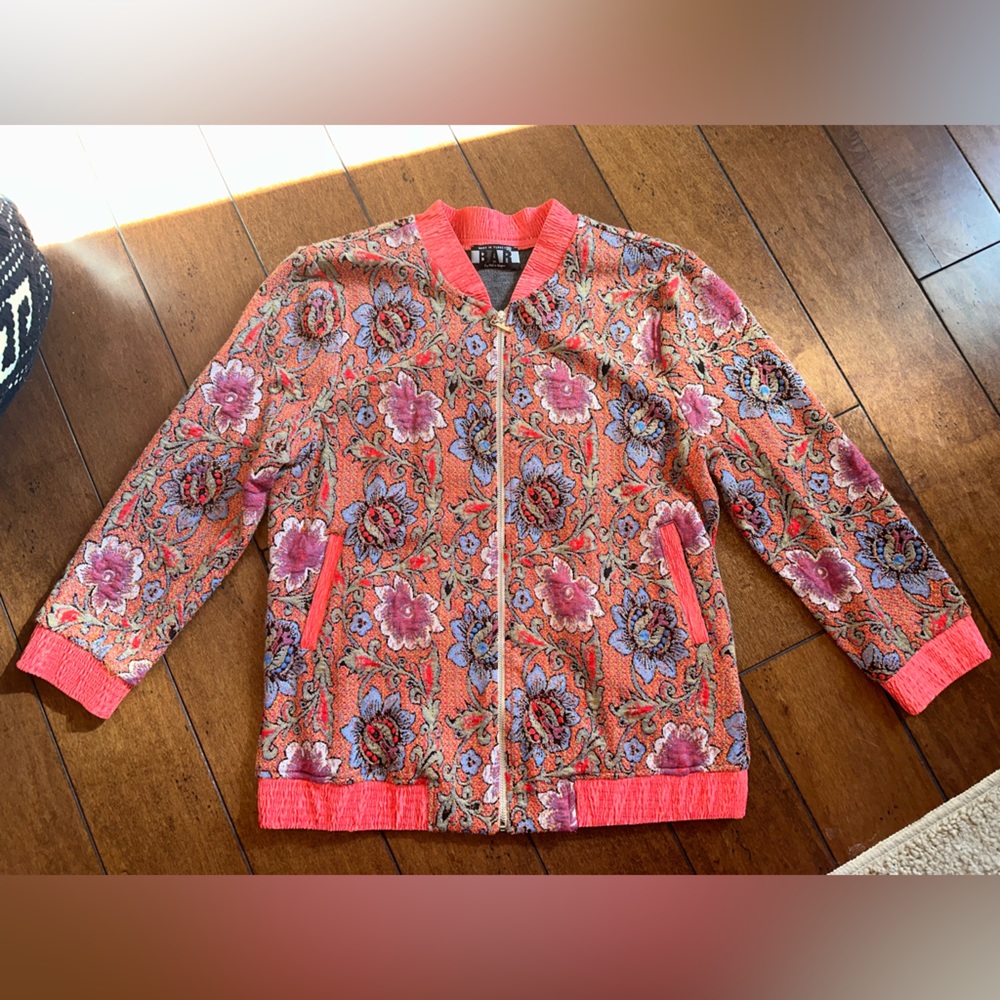 BAR zip up